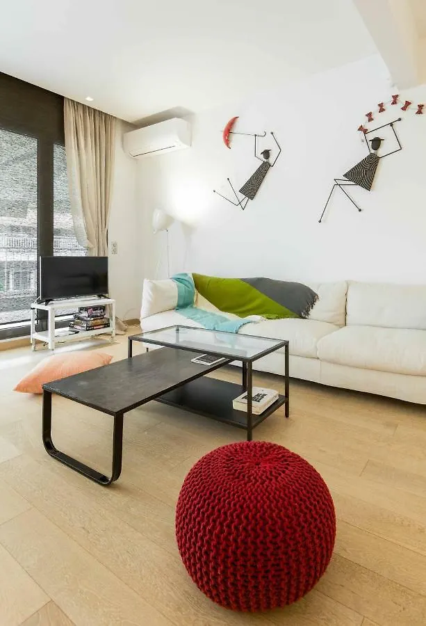 Stylish 3-Bedroom Apartment & Terrace Thessaloníki